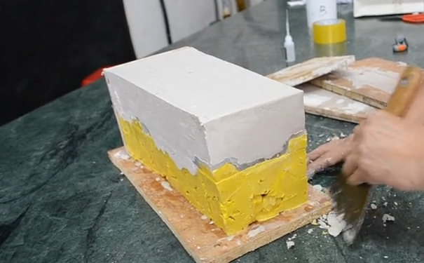 模具硅橡膠成型后怎樣制作外模？