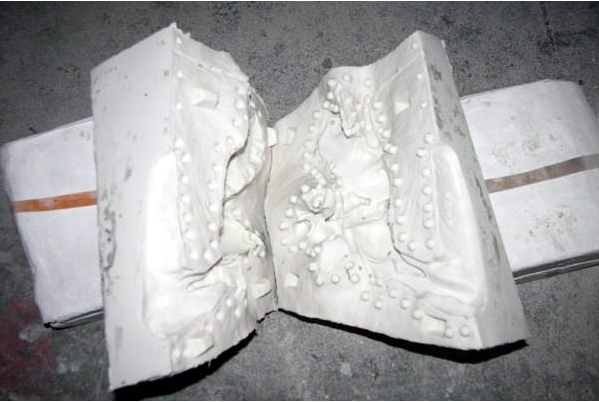 如何避免模具硅膠制品破裂？