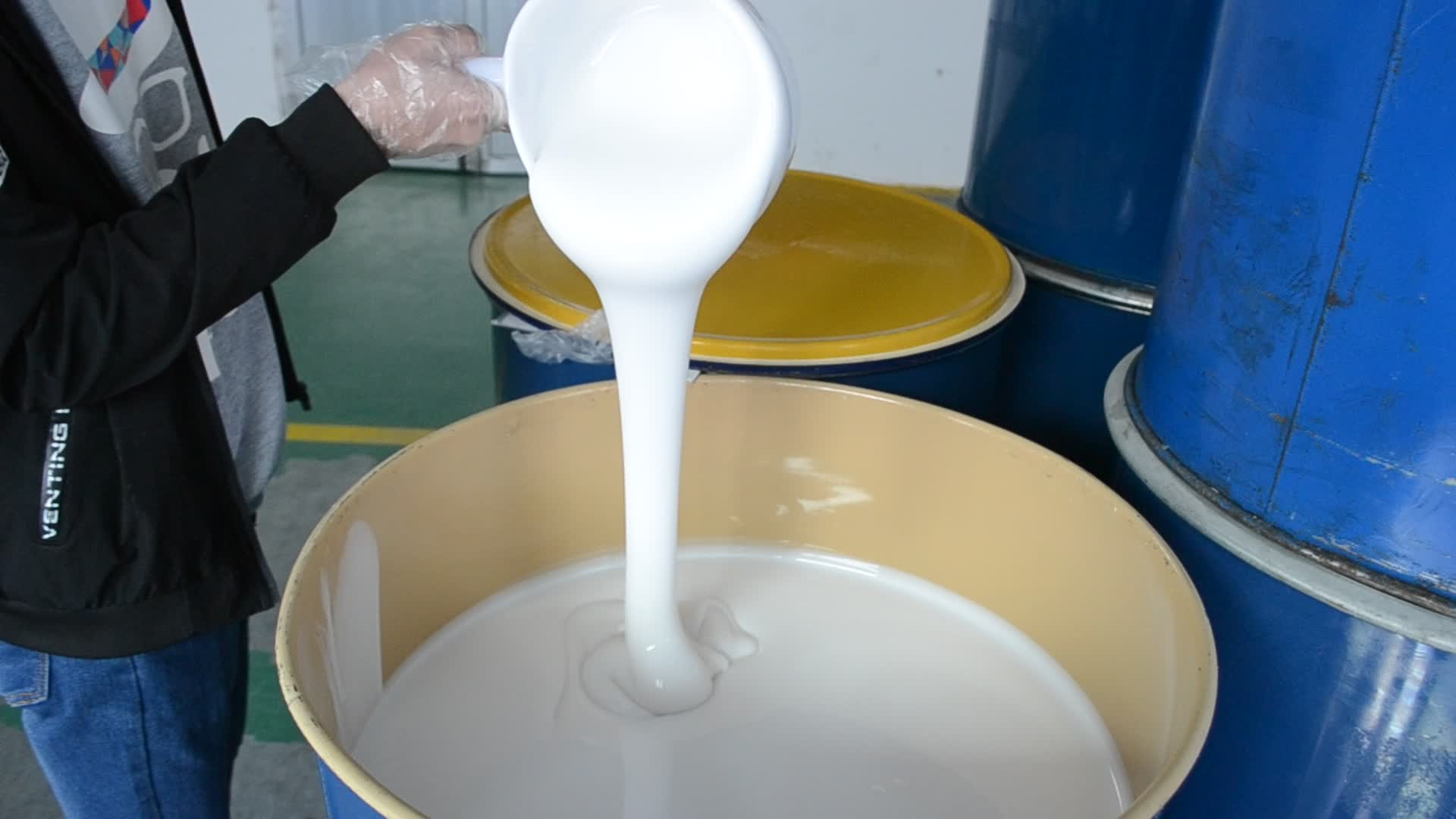 選購(gòu)模具硅膠如何適應(yīng)小批量與大批量生產(chǎn)的靈活需求？
